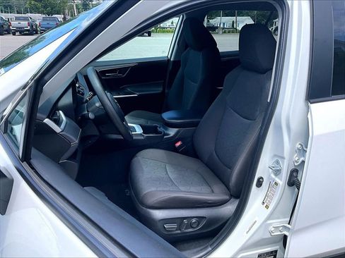 Used 2024 Toyota RAV4 XLE AWD/4WD image 10