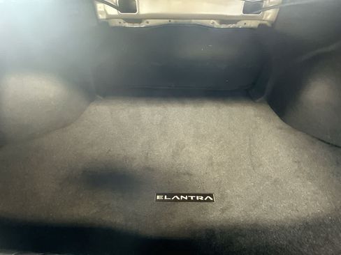 Used 2026 Hyundai Elantra SE FWD image 25