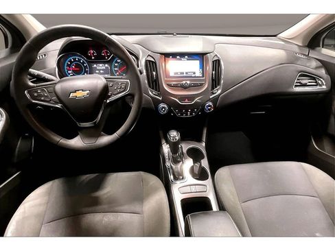 Used 2018 Chevrolet Cruze LT w/ Convenience Package image 16