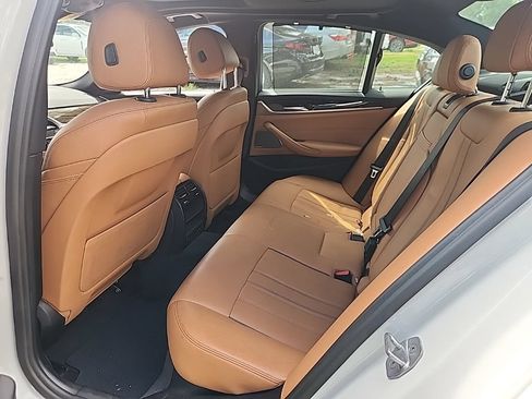 Used 2021 BMW 540i w/ Executive Package RWD image 3