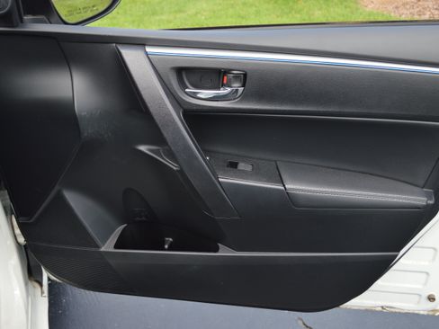 Used 2015 Toyota Corolla S FWD image 36
