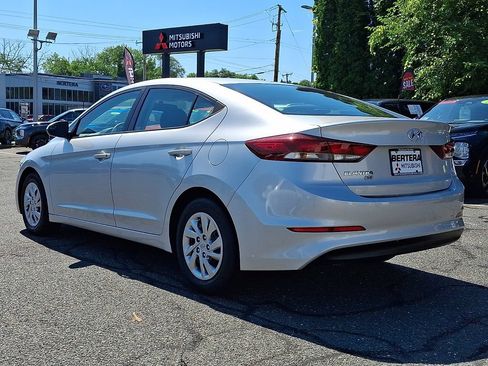 Used 2018 Hyundai Elantra SE FWD image 4