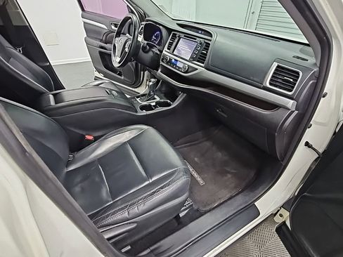 Used 2015 Toyota Highlander XLE image 41