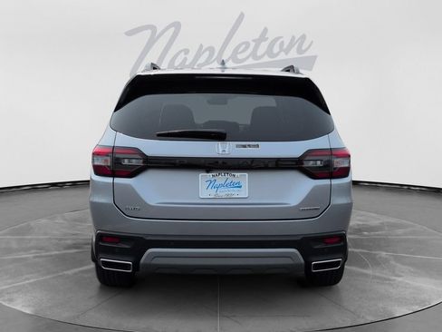 Used 2024 Honda Pilot Touring image 7