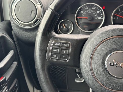 Used 2018 Jeep Wrangler Unlimited Sahara w/ Connectivity Group AWD/4WD image 26