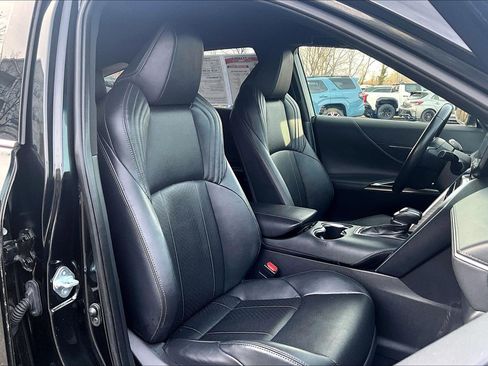 Used 2021 Toyota Venza XLE image 7