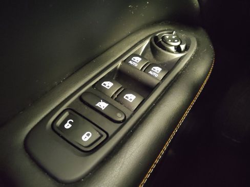 Used 2018 Jeep Compass Latitude w/ Popular Equipment Group AWD/4WD image 27