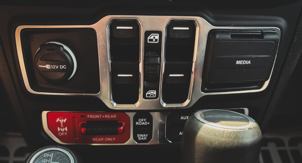 Used 2020 Jeep Gladiator Rubicon AWD/4WD image 17