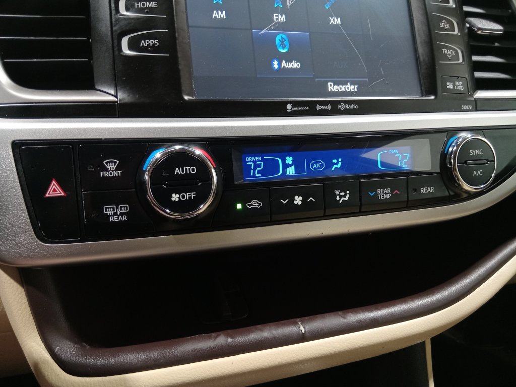 Used 2017 Toyota Highlander XLE w/ Carpet Mat Package AWD/4WD image 22