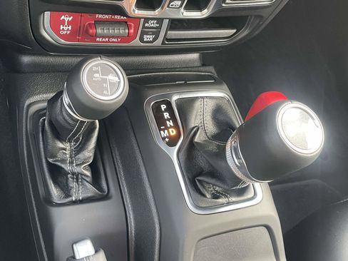 Used 2024 Jeep Wrangler Unlimited Rubicon image 3