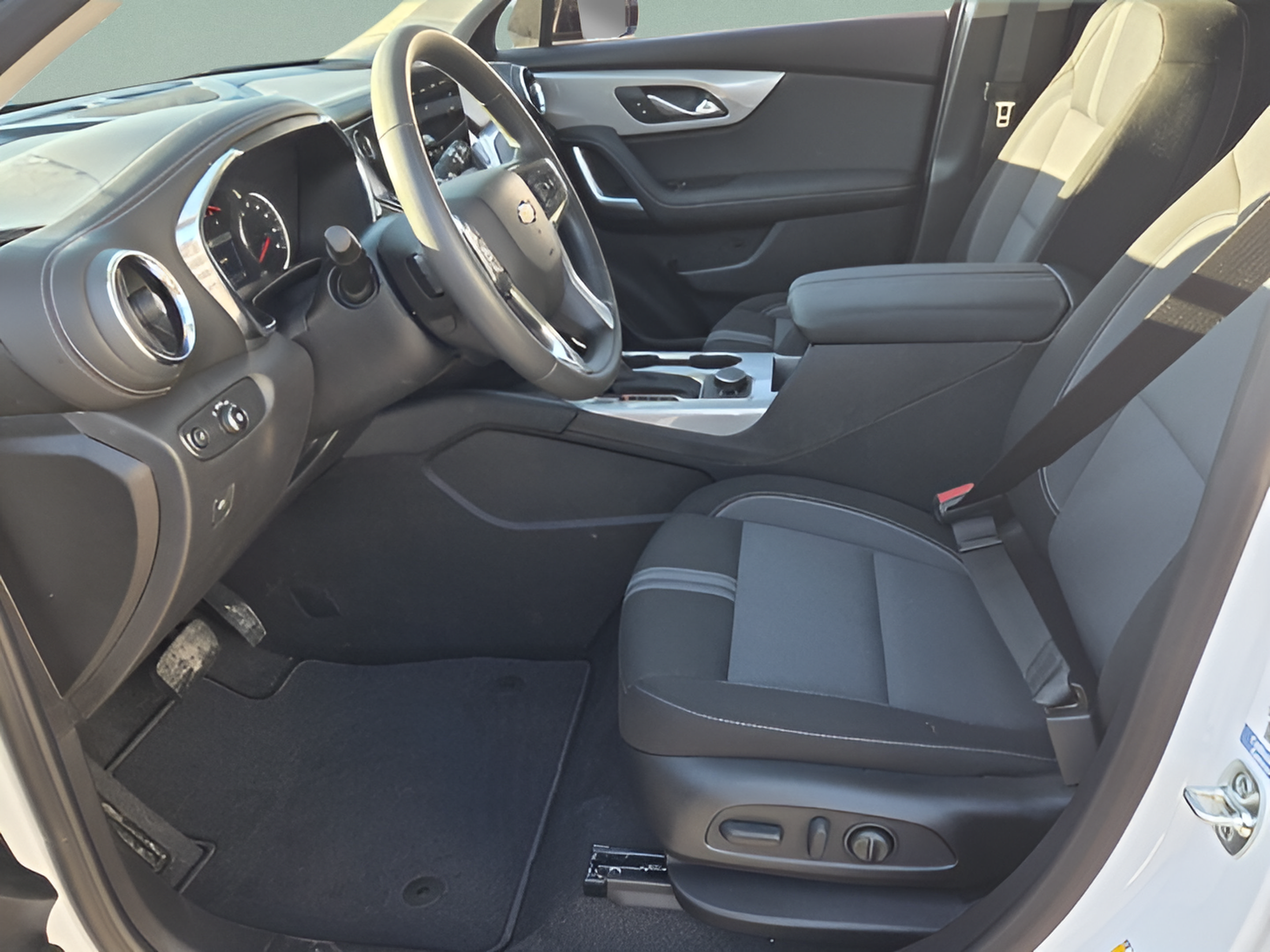 New 2026 Chevrolet Blazer LT w/ Convenience Package FWD image 10