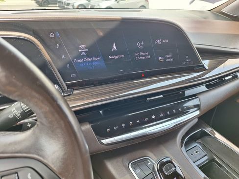 Used 2022 Cadillac Escalade Premium Luxury w/ Performance Package RWD image 18