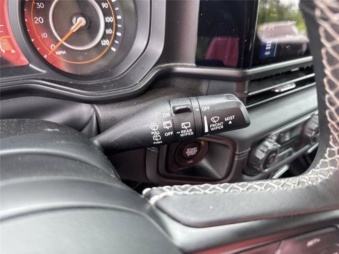 Used 2025 Jeep Wrangler Unlimited Rubicon AWD/4WD image 24