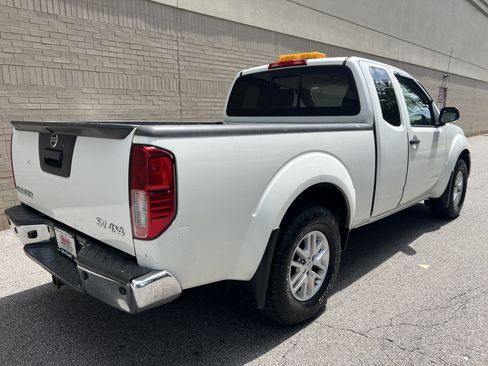Used 2014 Nissan Frontier SV w/ SV Value Truck Package AWD/4WD image 6