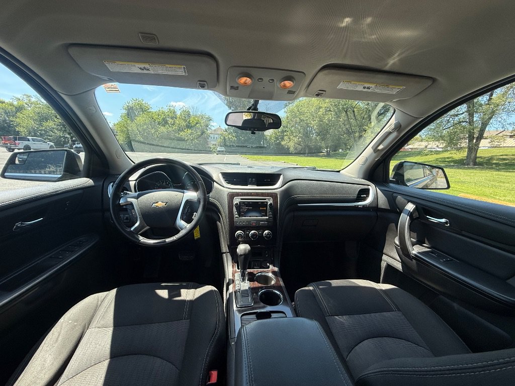 Used 2017 Chevrolet Traverse LT AWD/4WD image 19