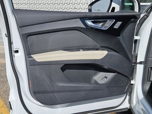 Used 2024 Audi Q4 e-tron Premium w/ Convenience Package image 10