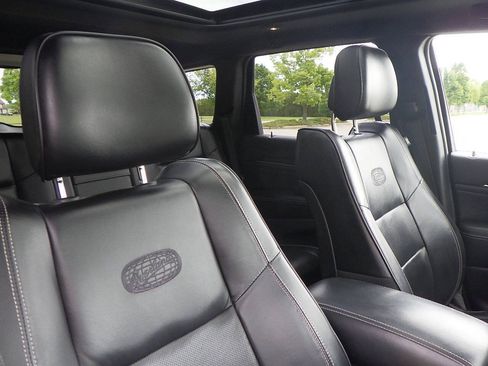 Used 2017 Jeep Grand Cherokee Overland w/ Jeep Active Safety Group AWD/4WD image 17