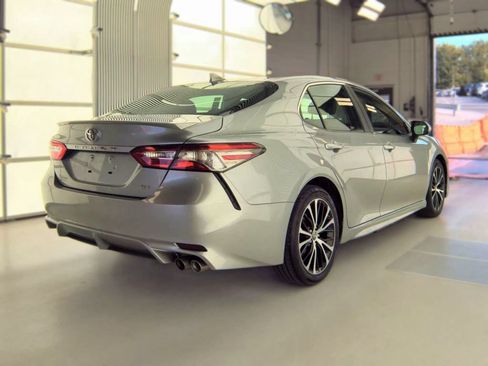 Used 2019 Toyota Camry SE FWD image 7
