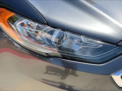 Used 2017 Ford Fusion SE FWD image 27