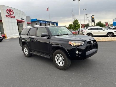 Used 2018 Toyota 4Runner SR5 AWD/4WD image 2