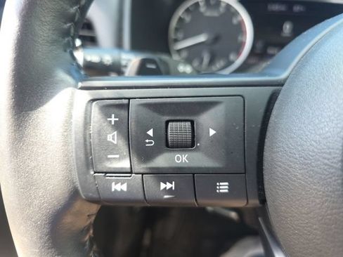 Used 2024 Nissan Rogue SV w/ SV Premium Package FWD image 5
