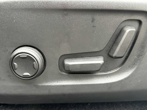 Certified 2023 Volvo XC40 Recharge Ultimate image 22