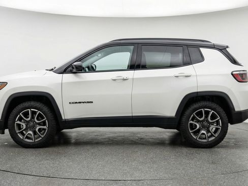 Used 2025 Jeep Compass Trailhawk AWD/4WD image 5
