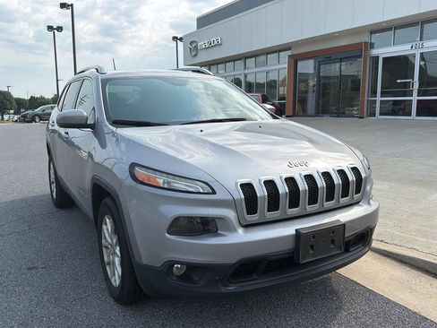 Used 2016 Jeep Cherokee Latitude w/ Safety/Convenience Group AWD/4WD image 1