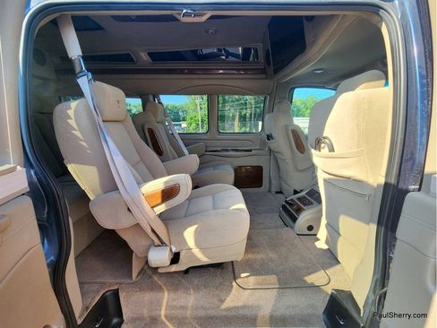 Used 2015 Chevrolet Express 2500 RWD image 41