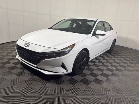 Used 2023 Hyundai Elantra SEL FWD image 4
