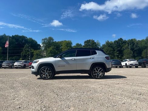 Used 2025 Jeep Compass Limited w/ Elite Group AWD/4WD image 17
