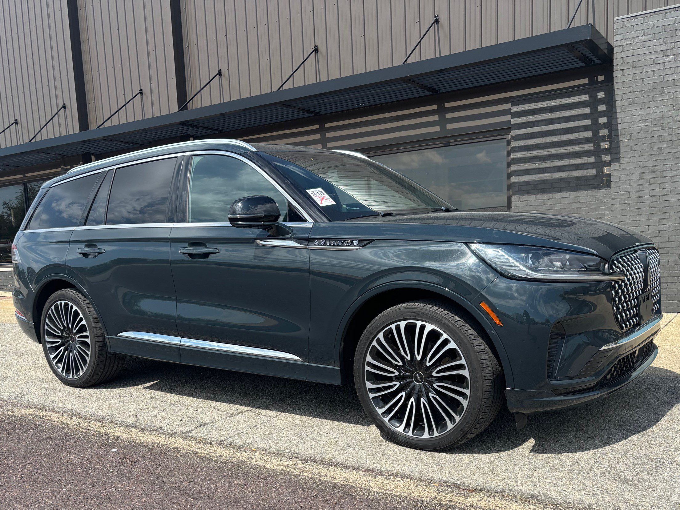 Used 2025 Lincoln Aviator Black Label AWD/4WD image 3