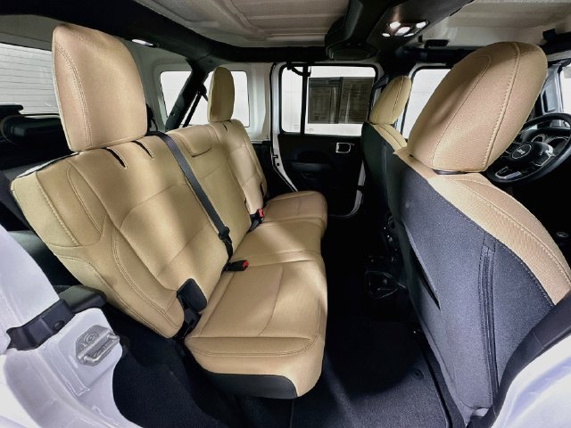 Used 2020 Jeep Wrangler Unlimited Sahara AWD/4WD image 32