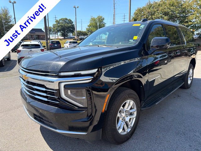 Used 2025 Chevrolet Suburban LT RWD image 6
