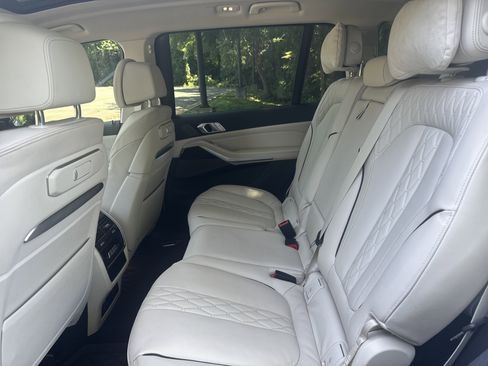 Used 2023 BMW X7 xDrive40i w/ Premium Package AWD/4WD image 19