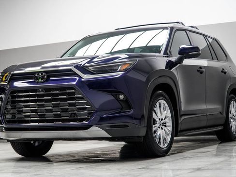 Used 2025 Toyota Grand Highlander AWD image 9