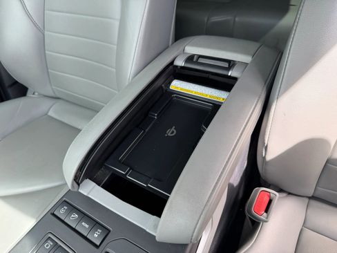 Used 2021 Toyota Highlander XLE image 33