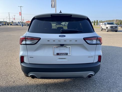 Used 2022 Ford Escape SE w/ Convenience Package AWD/4WD image 4