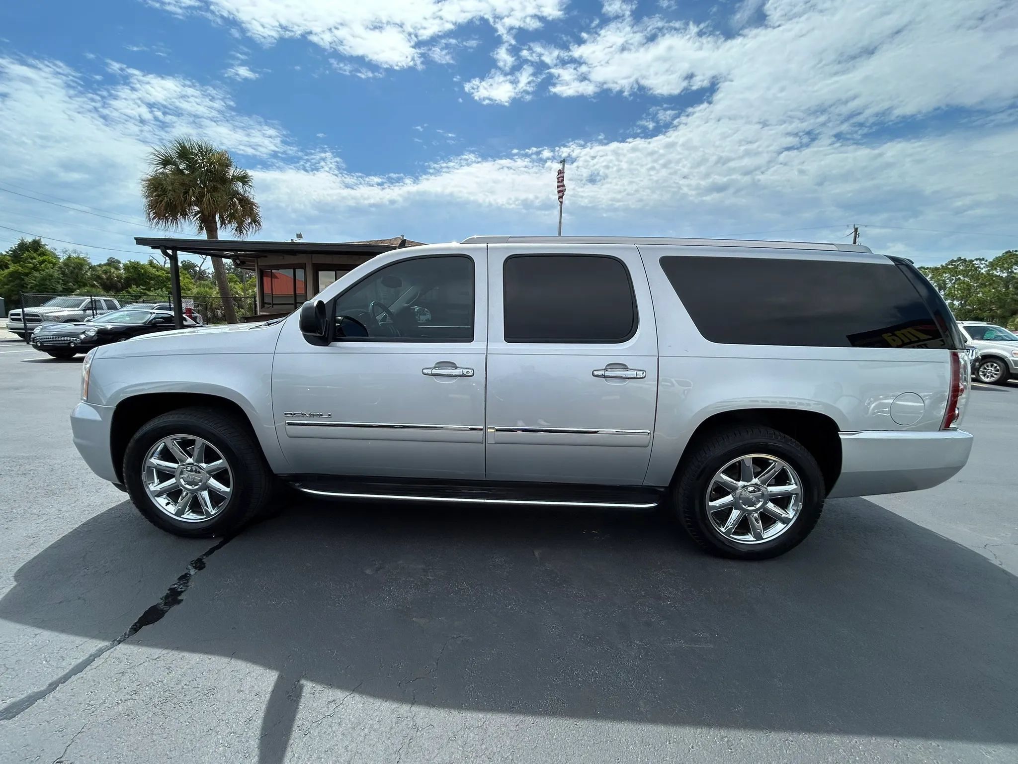 Used 2012 GMC Yukon XL Denali RWD image 13