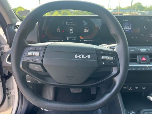 Used 2025 Kia K4 FWD image 28