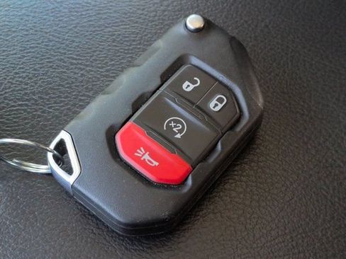 Used 2024 Jeep Wrangler Unlimited w/ Convenience Group AWD/4WD image 27