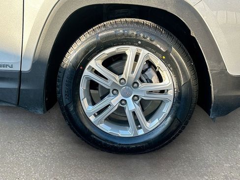 Used 2020 GMC Terrain SLE w/ Driver Convenience Package image 30