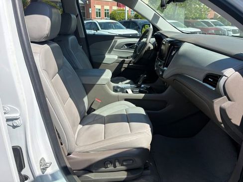 Used 2019 Chevrolet Traverse LT w/ LT Premium Package image 18