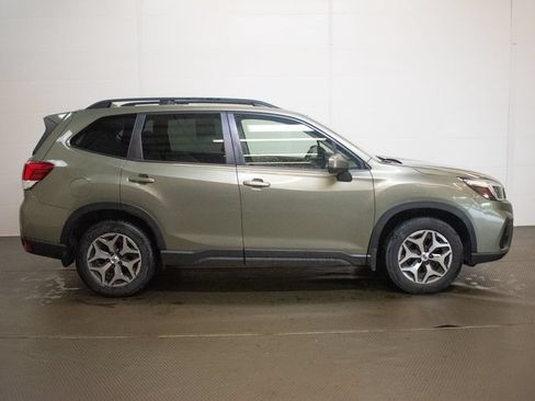 Used 2019 Subaru Forester Premium w/ All-Weather Package AWD/4WD image 3