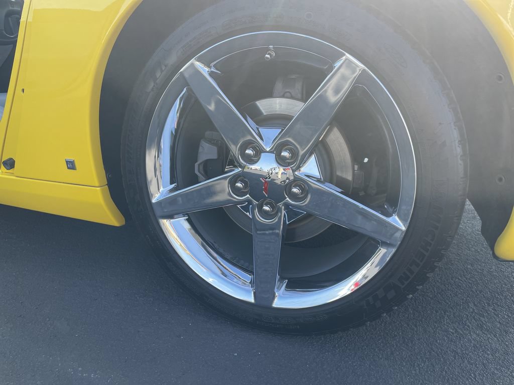 Used 2007 Chevrolet Corvette Coupe w/ Preferred Equipment Group RWD image 23