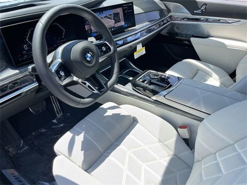 New 2025 BMW 740i image 18