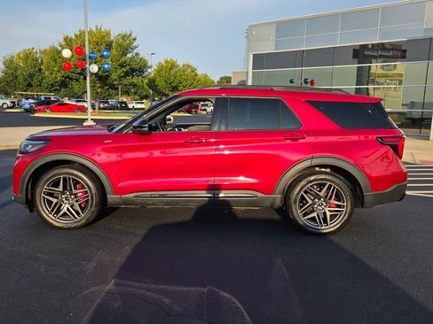 Used 2025 Ford Explorer ST-Line w/ ST-Line Street Pack AWD/4WD image 2