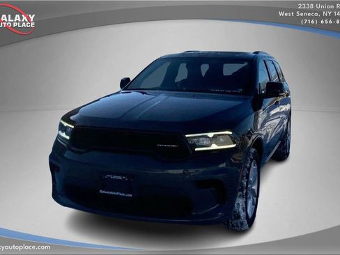 Used 2024 Dodge Durango GT image 2