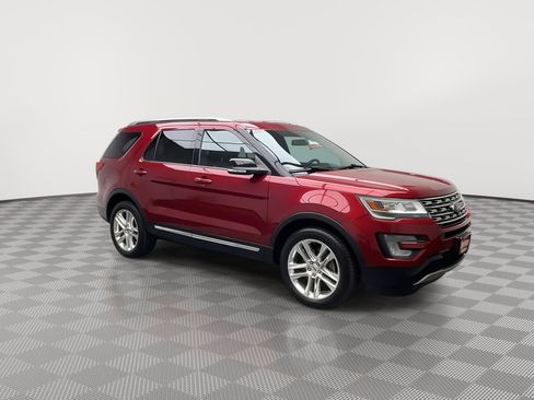 Used 2017 Ford Explorer XLT w/ Equipment Group 202A image 42