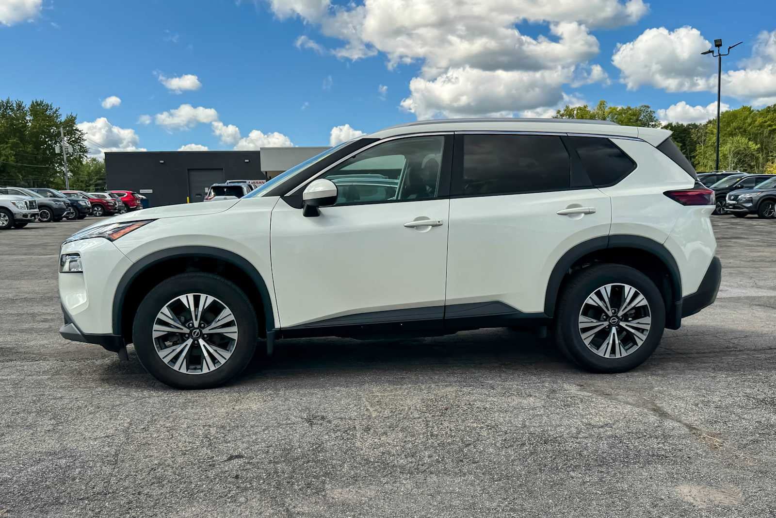 Certified 2023 Nissan Rogue SV w/ SV Premium B Package AWD/4WD image 6